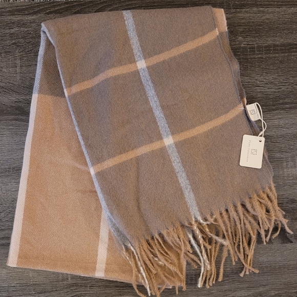 Pretty Persuasions Accessories - NWT Pretty Persuasions Wrap Scarf